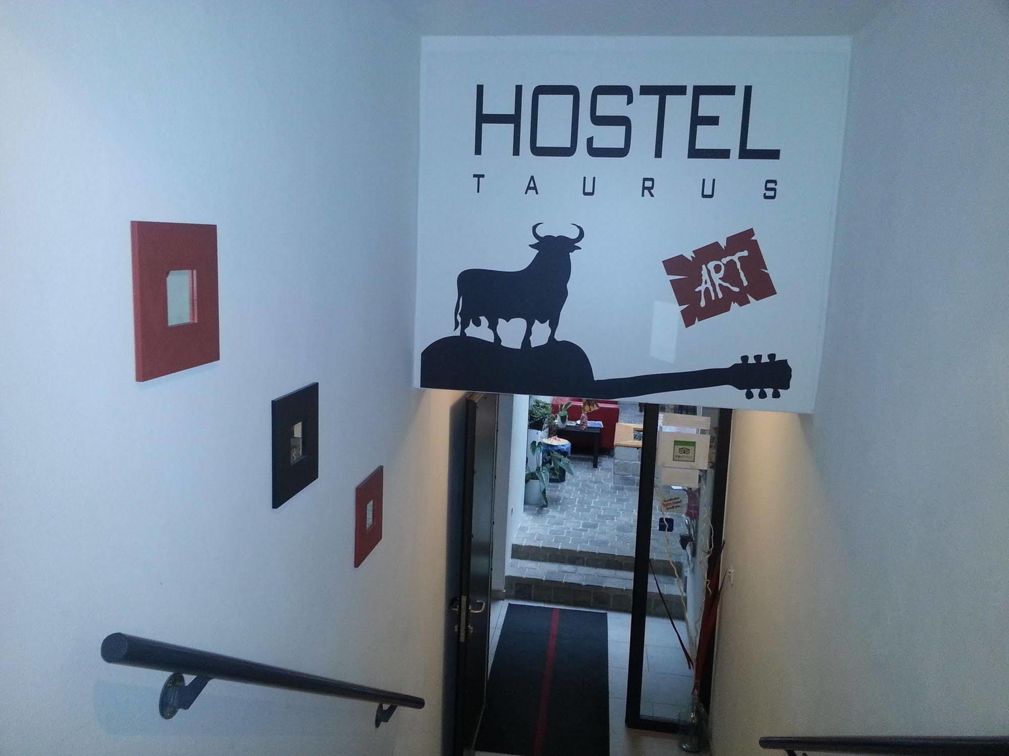 Art Hostel Taurus Pressburg Exterior foto